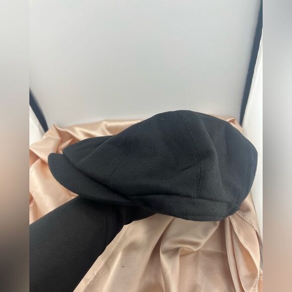 Classic Black Wool Newsboy Cap - Picture 4 of 9